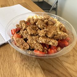 Blue Line Deli & Bagels - acai bowl