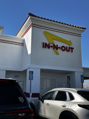 In-N-Out Burger by null