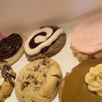Crumbl - Lutz - Bakeries Near Me - Lutz, Florida