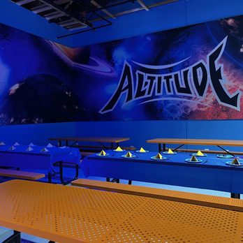Altitude Trampoline Park Folsom - Party table - Trampoline Parks Near Me - Folsom, California