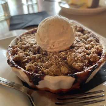 Morso - Strawberry & rhubarb oatmeal crisp - Wine Bars Near Me - Gig Harbor, Washington