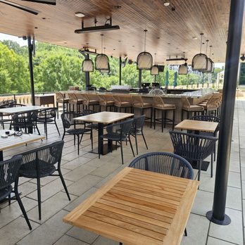Laurel Park - Patio area - New American Near Me - Charlotte, North Carolina