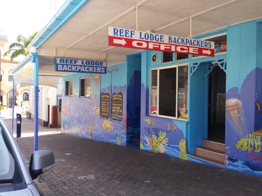 Reef Lodge Backpackers hostel and lockers Townsville by null
