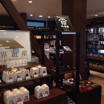 Fugaku Wind Cave by null