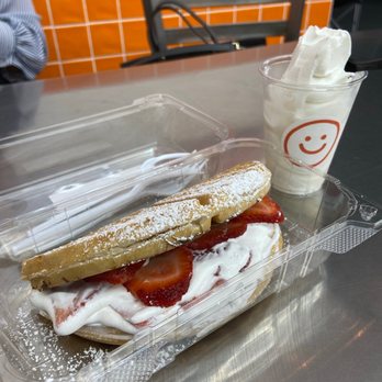 Overflo. - Strawberry Nutella waffle - Desserts Near Me - Buena Park, California