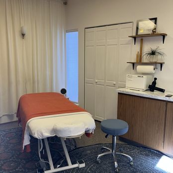 Tempo Bodywork & Deep Tissue Massage - Cozy treatment room - Massage Therapy Near Me - Albany, California Tempo Bodywork & Deep Tissue Massage - Cozy treatment room - Massage Therapy Near Me - Albany, California