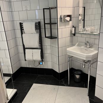 Best Western Premier Hotel Roosevelt - Bathroom with heated towel warmers - Hotels Near Me - Nice, 06