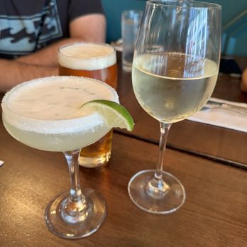 Juniper Bar - Happy hour drinks - Cocktail Bars Near Me - New York, New York