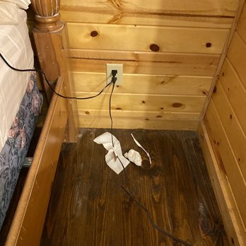 Vacasa - Blue Ridge - More tissues in the other bedroom behind nightstand - Guest Houses Near Me - Blue Ridge, Georgia