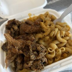 NahMaStay Vegan - Fried oyster mushrooms and mac and cheese