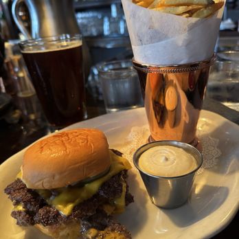 Armitage Alehouse - Wagyu Double Cheeseburger - Pubs Near Me - Chicago, Illinois