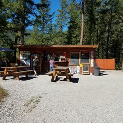 Trailhead Grille - Grille just off the parking lot.
