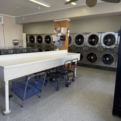 The Mat Laundry - Clean laundromat area