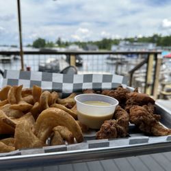 Dockside Inn & Tavern