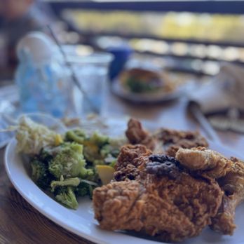 Apple Annie's - Fried chicken - Bakeries Near Me - Oak Glen, California