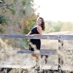 Elvira G Photography - Seniors gettin' a little bit country!