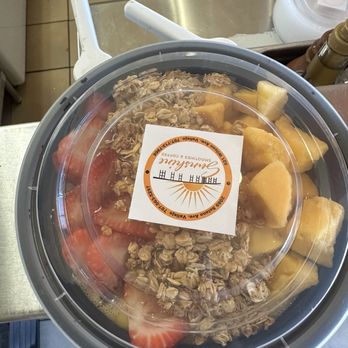 Sunshine Smoothies & Coffee - Mango açaí bowl - Juice Bars & Smoothies Near Me - Vallejo, California