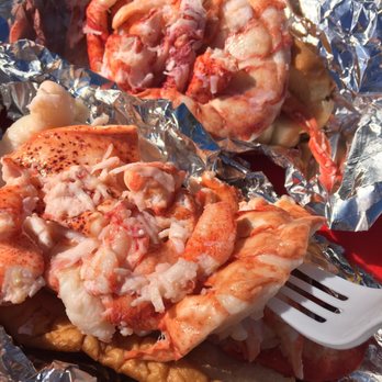 Red's Eats - Look at those huge pieces of lobster!! - Seafood Near Me - Wiscasset, Maine