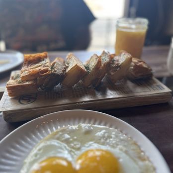 Farmhouse Cafe - Two eggs sunny side up & the flaky potatoes! - Breakfast & Brunch Near Me - Honolulu, Hawaii