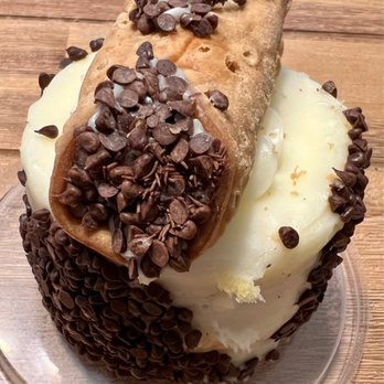 Cavallari Gourmet - Mini cannoli cake - Meat Shops Near Me - Oviedo, Florida Cavallari Gourmet - Mini cannoli cake - Meat Shops Near Me - Oviedo, Florida