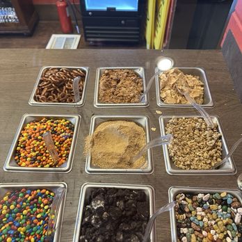 Chiller Bee - Toppings - Ice Cream & Frozen Yogurt Near Me - The Woodlands, Texas Chiller Bee - Toppings - Ice Cream & Frozen Yogurt Near Me - The Woodlands, Texas