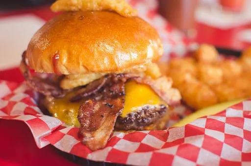 Paulie's Pub and Eatery