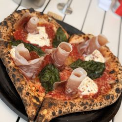 Via Rosa 11 - Burrata e Spek Pizza