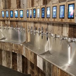 Mountain Pizza & Taproom - Nice microbrex options