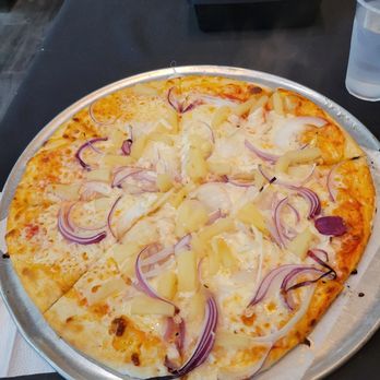 Upper Crust Pizzeria - White pizza with onion and pineapple - did not add feta even though I asked for it - Pizza Near Me - Beverly Hills, California Upper Crust Pizzeria - White pizza with onion and pineapple - did not add feta even though I asked for it - Pizza Near Me - Beverly Hills, California