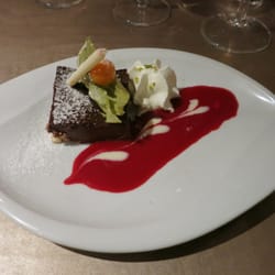 Le Plaza - La Paillotte - Chocolate and nut cake with raspberry sauce and whipped cream