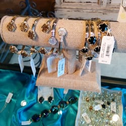 Adelaide's Boutique - Kendra Scott goodies