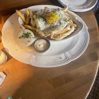 Au Cheval - Fries With Mornay Sauce , Garlic Aioli & Fried Farm Egg - Bars Near Me - Chicago, Illinois