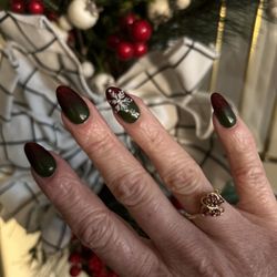 Tip Top Nails - Nails red sparkle, green, ombré