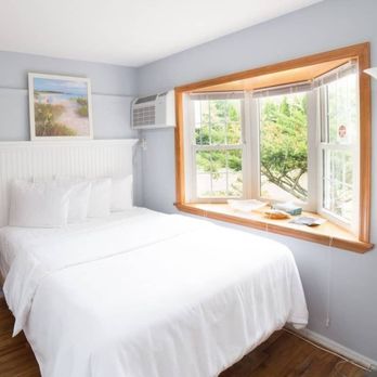 Hamlet Inn - Queen Room - Hotels Near Me - Southampton, New York