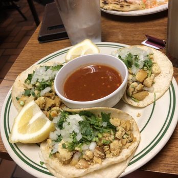 Pupuseria La Bendicion - Taco de pollo. - Salvadoran Near Me - Cleveland, Ohio