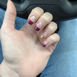 Le Nails - Non-shaped accent nail, hand nails still present, fuzz stuck to my "gel" nail on my thumb