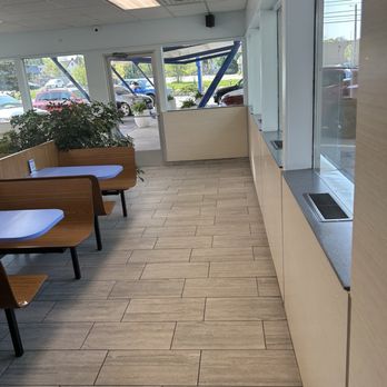 Olympic Broil - 2nd dining area - American Near Me - Lansing, Michigan