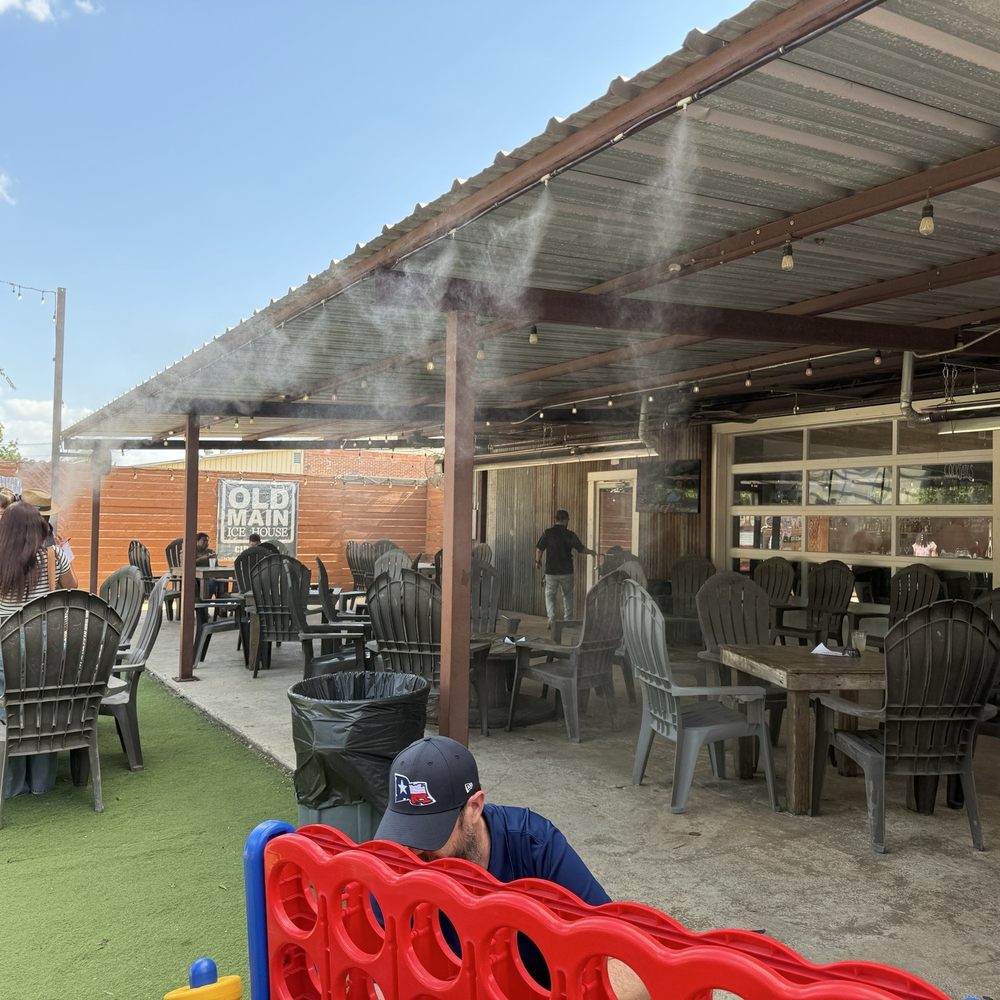 Old Main Icehouse - Patio - Sports Bars Near Me - Cibolo, Texas
