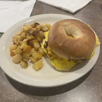 Eat'n Park - Philly Steak n Egg scrambler, home fries were cold - Diners Near Me - Monroeville, Pennsylvania