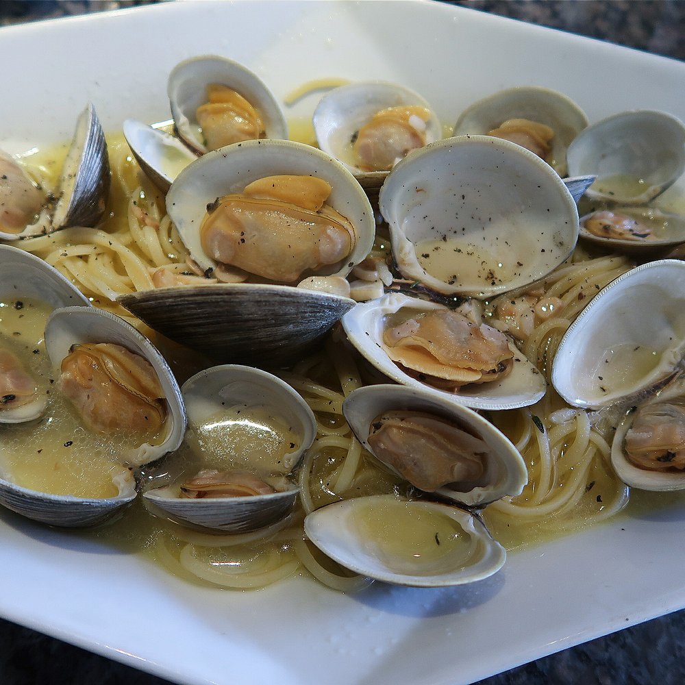 Bella Luce Restaurant and Bar - Linguini with clams and white sauce - Italian Near Me - Nutley, New Jersey Bella Luce Restaurant and Bar - Linguini with clams and white sauce - Italian Near Me - Nutley, New Jersey