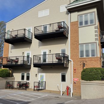 River Sirens Hotel - side of building - Hotels Near Me - Washington, Missouri