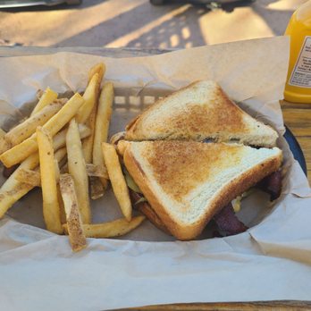 That Brewery & Pub - Grilled cheese with bacon and green chile - Pubs Near Me - Pine, Arizona That Brewery & Pub - Grilled cheese with bacon and green chile - Pubs Near Me - Pine, Arizona