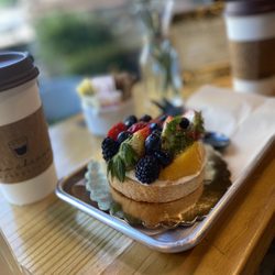 Las Chicas Bakery & Cafe - This fruit tart was so amazing! My girlfriend and I shared together and were both very happy.