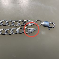 Walls Jewelers - Clasp on Cuban necklace is crooked.