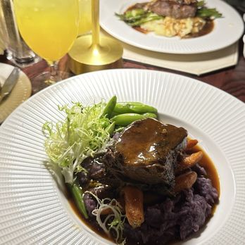 Sandbar - Braised short rib & filet mignon - Bars Near Me - Cold Spring Harbor, New York