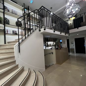 Hôtel le Pradey - Lobby , staircase library, elevator. - Hotels Near Me - Paris, 75