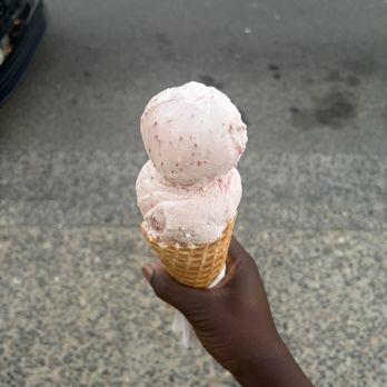 Zinger's Homemade Ice Cream - Strawbery Ice cream - Ice Cream & Frozen Yogurt Near Me - Seaside, Oregon Zinger's Homemade Ice Cream - Strawbery Ice cream - Ice Cream & Frozen Yogurt Near Me - Seaside, Oregon
