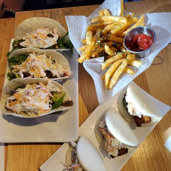 Bonchon Town Center Jacksonville - Bulgogi tacos (good) and pork buns (overcooked and dry) - Korean Near Me - Jacksonville, Florida