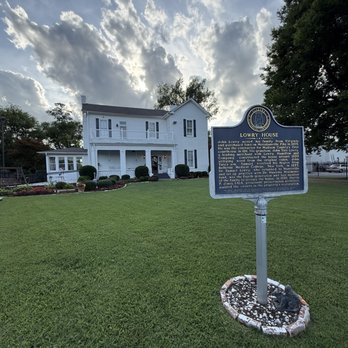 Historic Lowry House - Landmarks & Historical Buildings Near Me - Huntsville, Alabama Historic Lowry House - Landmarks & Historical Buildings Near Me - Huntsville, Alabama