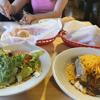 Sodolaks Beefmasters Restaurant - American Near Me - Bryan, Texas